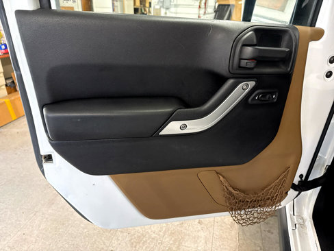 Used 2015 Jeep Wrangler Unlimited Rubicon w/ Max Tow Package image 28