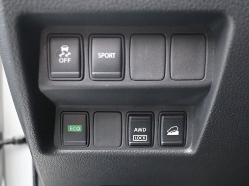 Used 2016 Nissan Rogue SV image 11