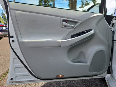Used 2015 Toyota Prius Three image 9