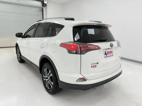Used 2018 Toyota RAV4 LE image 38