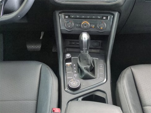 Used 2019 Volkswagen Tiguan SE w/ Panoramic Sunroof Package image 19