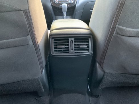 Used 2016 Nissan Rogue SV image 18