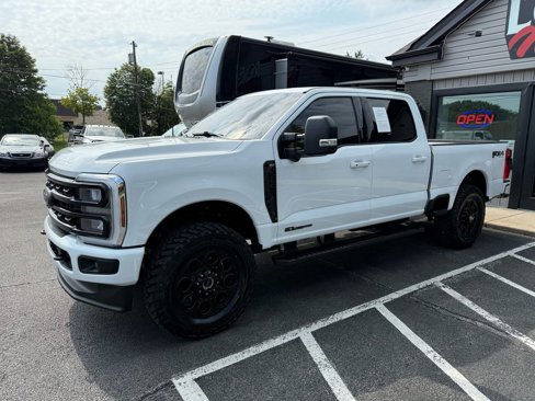 Used 2024 Ford F250 XLT w/ Black Appearance Package image 6