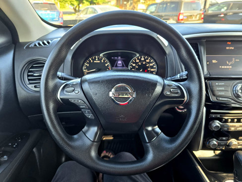 Used 2017 Nissan Pathfinder S image 6