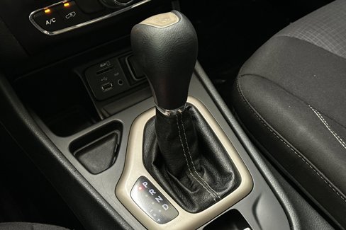 Used 2015 Jeep Cherokee Latitude image 17