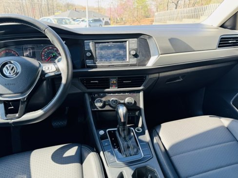 Used 2021 Volkswagen Jetta SE image 9