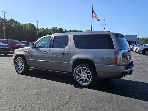 Used 2014 Cadillac Escalade ESV Premium image 9
