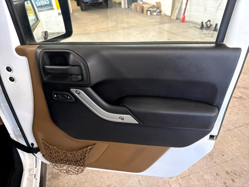 Used 2015 Jeep Wrangler Unlimited Rubicon w/ Max Tow Package image 59