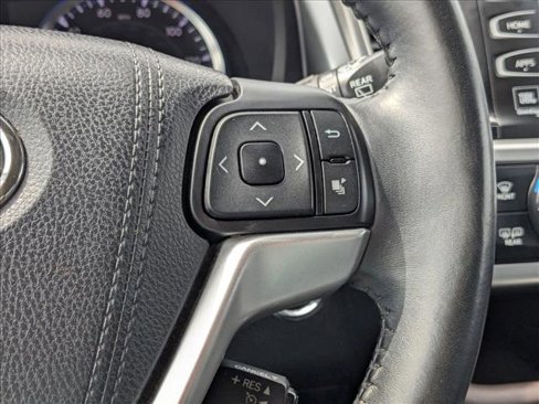 Used 2015 Toyota Highlander Limited image 10