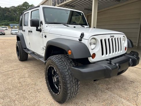 Used 2012 Jeep Wrangler Unlimited Sport image 2