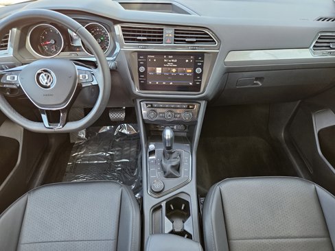 Used 2020 Volkswagen Tiguan SE w/ Panoramic Sunroof Package image 15