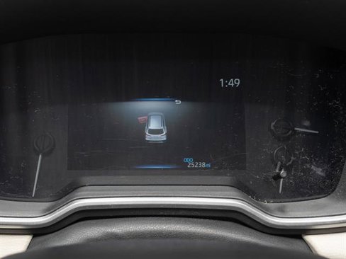Used 2022 Toyota Corolla Cross XLE image 2