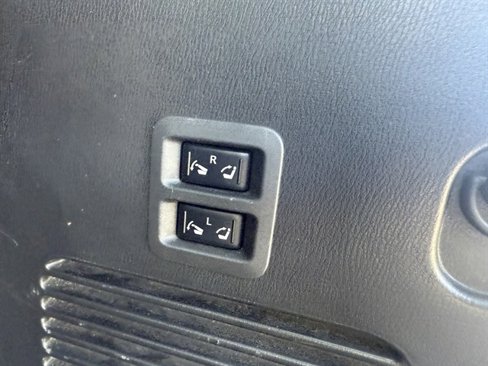 Used 2017 Nissan Armada SV image 33
