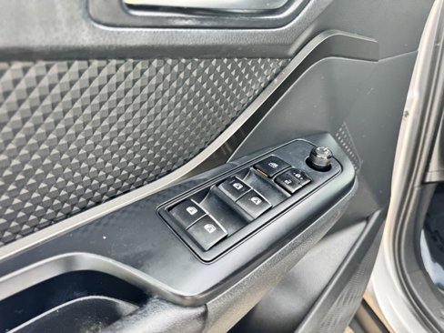 Used 2018 Toyota C-HR XLE image 15