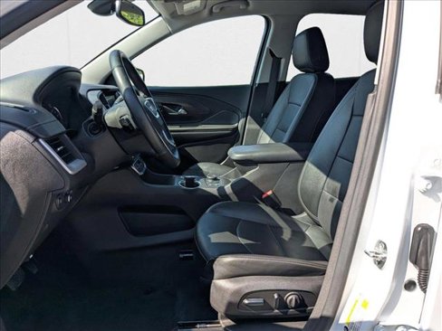 Used 2024 GMC Terrain SLT image 17