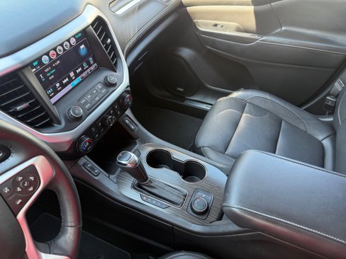 Used 2018 GMC Acadia SLT image 26