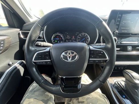 Used 2021 Toyota Highlander Limited image 13