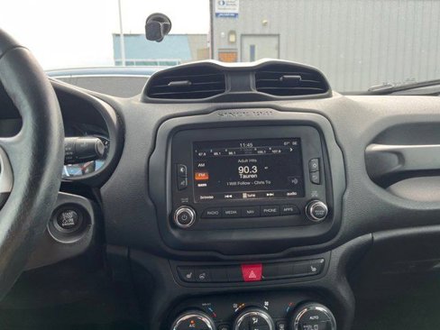 Used 2016 Jeep Renegade Trailhawk w/ Premium Trailhawk Package image 5