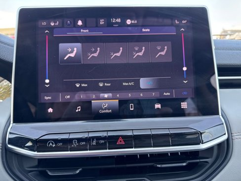 Certified 2022 Jeep Compass Limited image 24