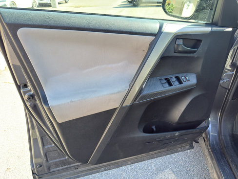 Used 2014 Toyota RAV4 LE image 10