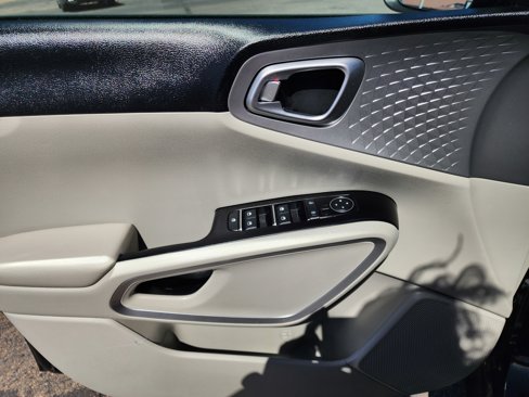 Used 2023 Kia Soul LX image 17