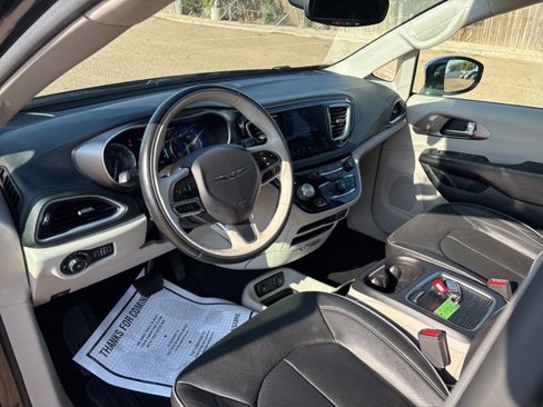 Used 2019 Chrysler Pacifica Limited image 13