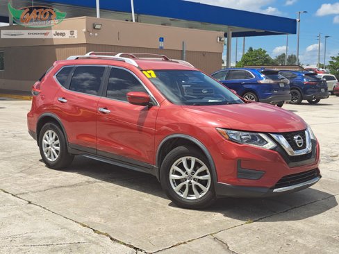 Used 2017 Nissan Rogue SV image 1