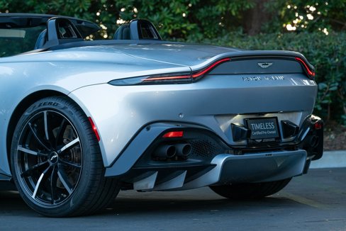 Used 2023 Aston Martin V8 Vantage Roadster image 12