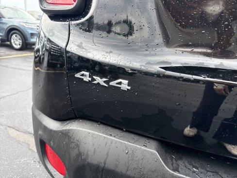 Used 2018 Jeep Renegade Sport w/ Power & Air Group image 11