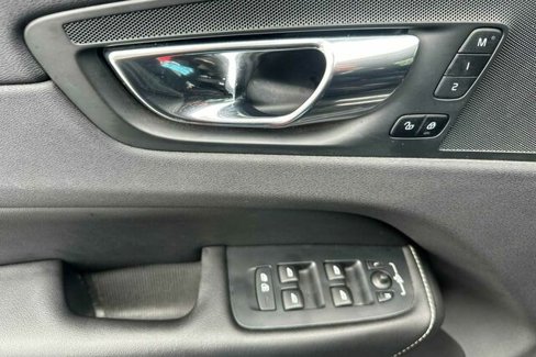 Used 2018 Volvo XC60 T6 R-Design w/ Convenience Package image 11