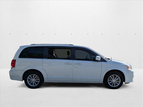 Used 2019 Dodge Grand Caravan SXT image 4