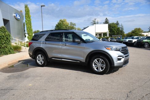 Used 2023 Ford Explorer XLT w/ Equipment Group 202A image 8