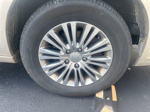 Used 2014 Chrysler Town & Country Touring-L w/ Driver Convenience Group image 6