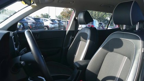 Certified 2022 Hyundai Venue Limited image 5