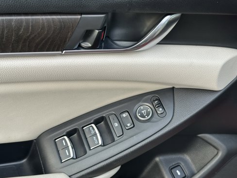 Used 2019 Honda Accord EX image 13