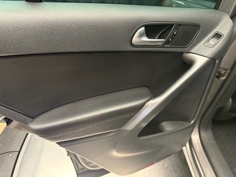 Used 2010 Volkswagen Tiguan SEL image 19
