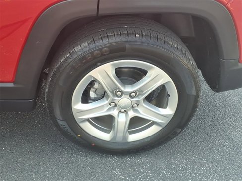 Used 2024 Jeep Compass Latitude image 19