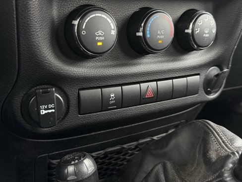Used 2013 Jeep Wrangler Unlimited Sport image 8