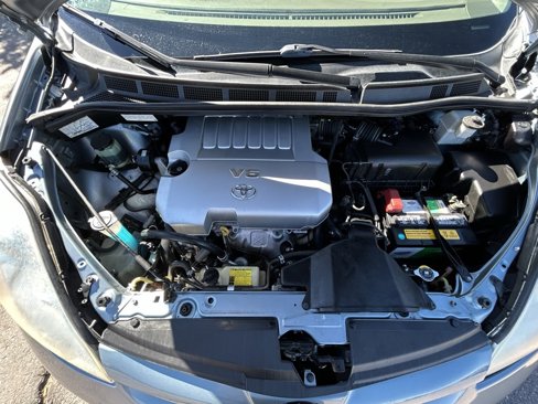 Used 2010 Toyota Sienna LE image 27
