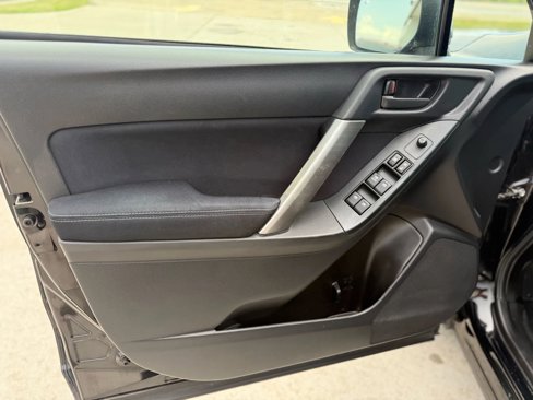 Used 2015 Subaru Forester 2.5i Premium w/ All-Weather Package image 10