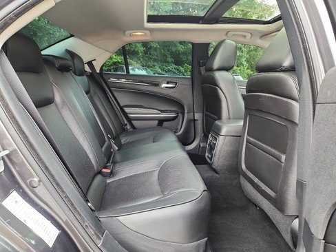 Used 2019 Chrysler 300 Limited image 13
