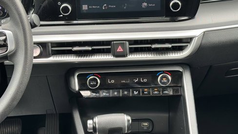 Used 2022 Kia K5 LXS image 17