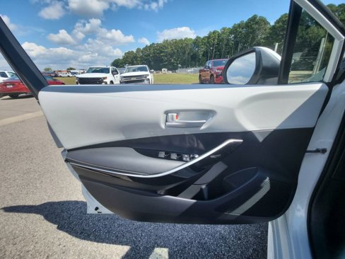 Used 2021 Toyota Corolla XSE image 25