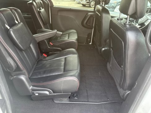 Used 2019 Dodge Grand Caravan GT image 12