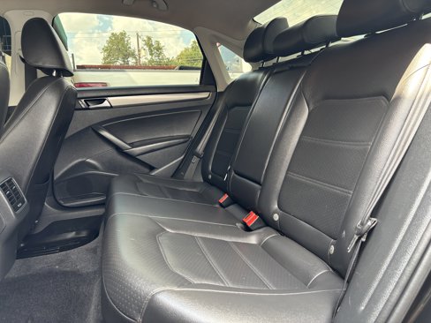Used 2014 Volkswagen Passat TDI SE image 31