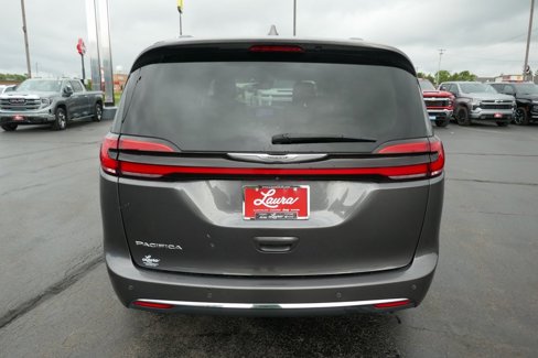 Used 2021 Chrysler Pacifica Touring-L image 6