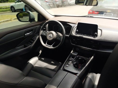 Used 2022 Nissan Rogue SV image 34