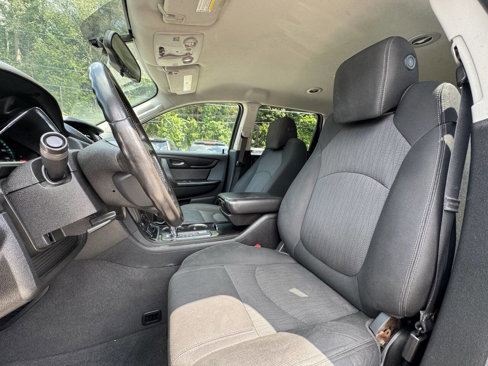 Used 2017 Chevrolet Traverse LT w/ Style and Technology Package image 17