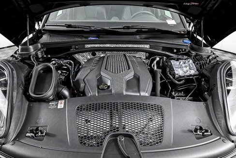 Certified 2025 Porsche Macan image 32
