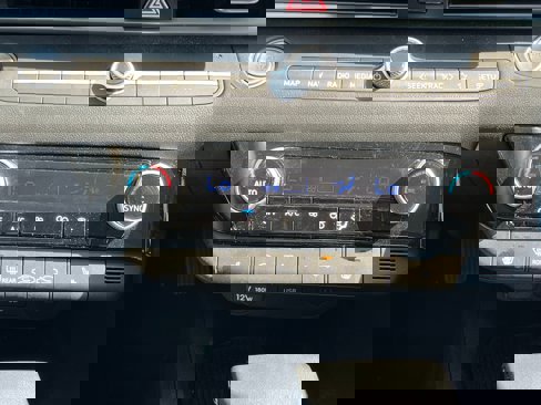 Certified 2025 Hyundai Elantra SEL image 33